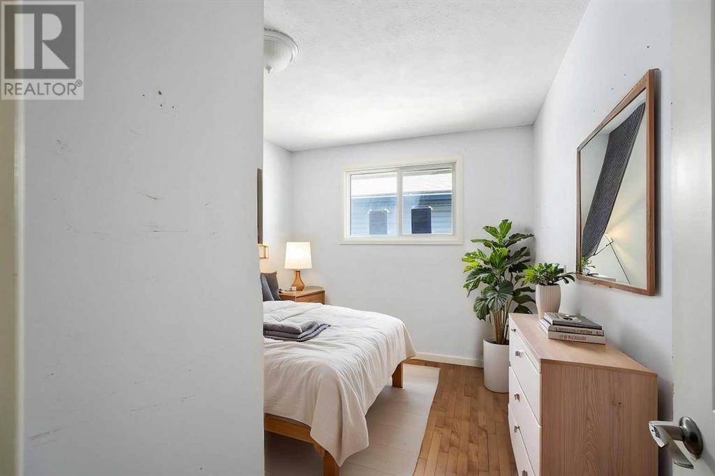 Calgary, AB T2W1V2,12112 Canfield Road SW