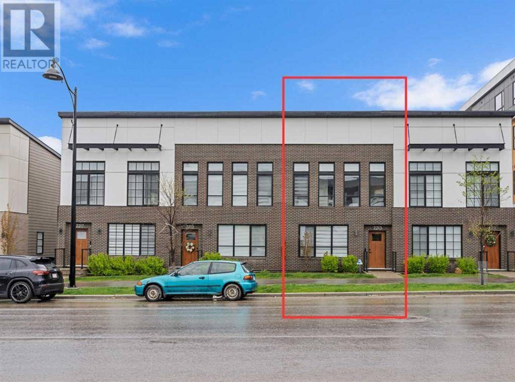 2213 77 Street SW, Calgary, AB T3H6E1