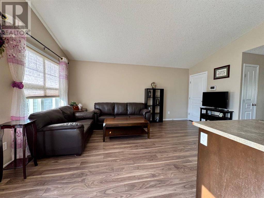 Grande Prairie, AB T8V2L4,12213 103 Street
