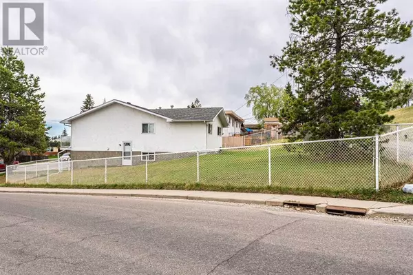 Calgary, AB T2K3R2,739 Tavender Road NW