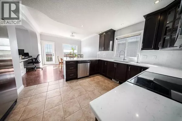 Carstairs, AB T0M0N0,14 Garneau Gate