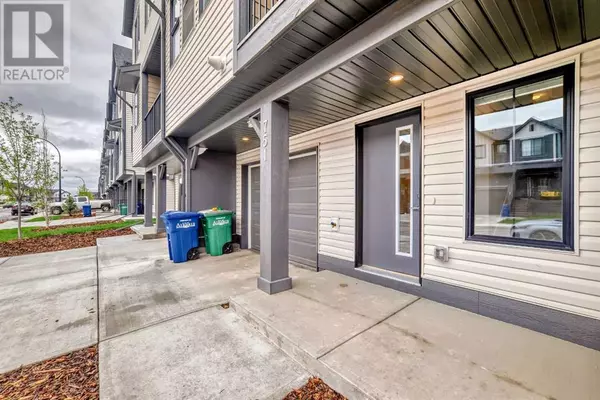Airdrie, AB T4B5M7,751 South Point Heath SW