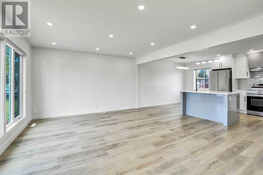 Calgary, AB T2B1G7,2608 42 Street SE