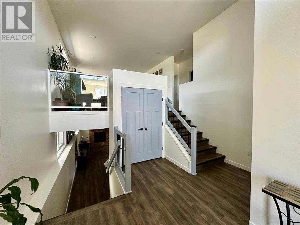 Lethbridge, AB T1J5X1,809 Devonia Circle W