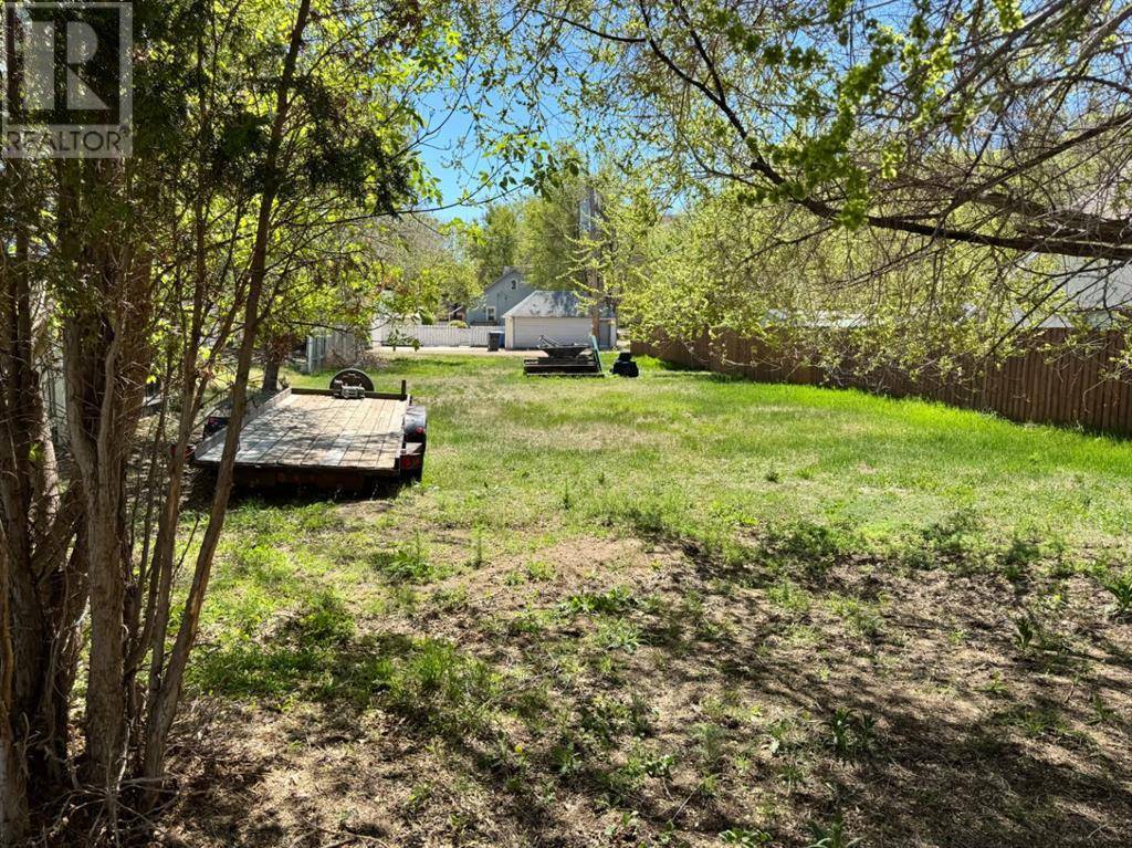 659 8 Street SE, Medicine Hat, AB T1A1M4