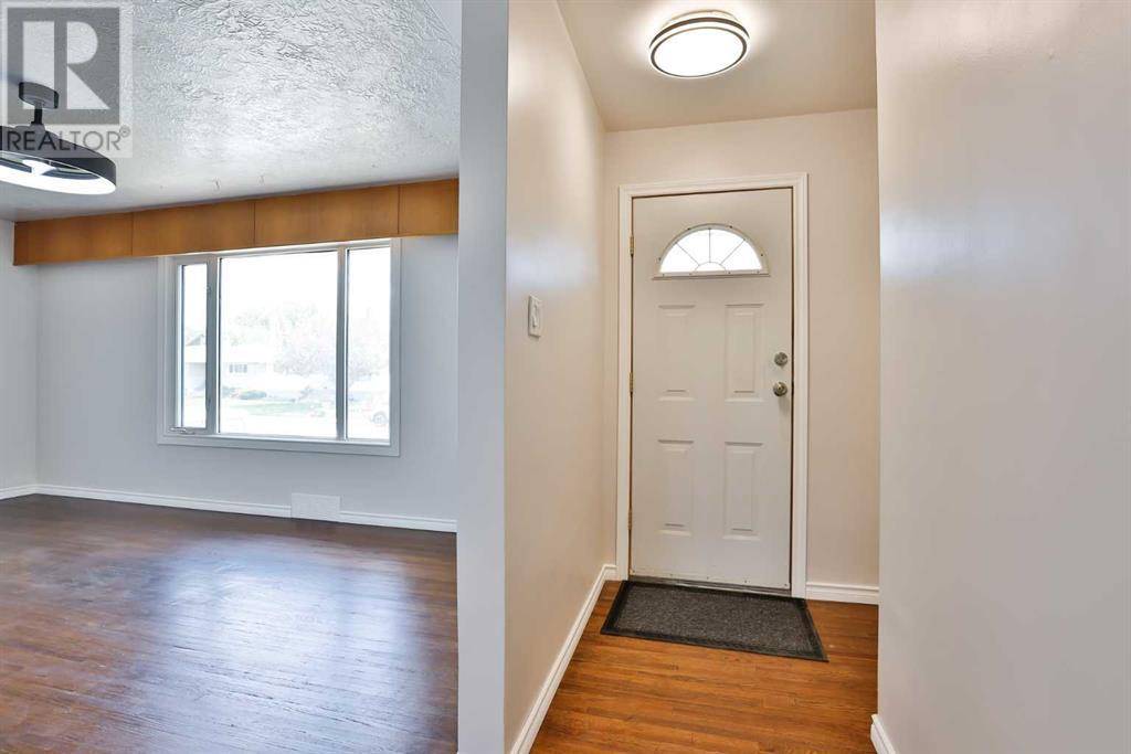 Lethbridge, AB T1J1X9,2123 9A Avenue S