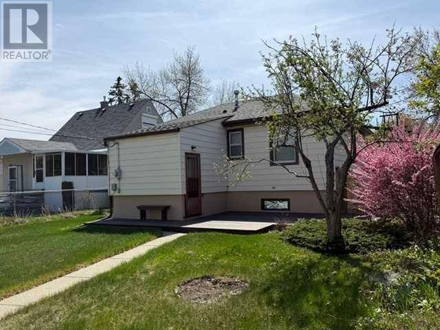 Calgary, AB T2N0S5,2138 5 Avenue NW