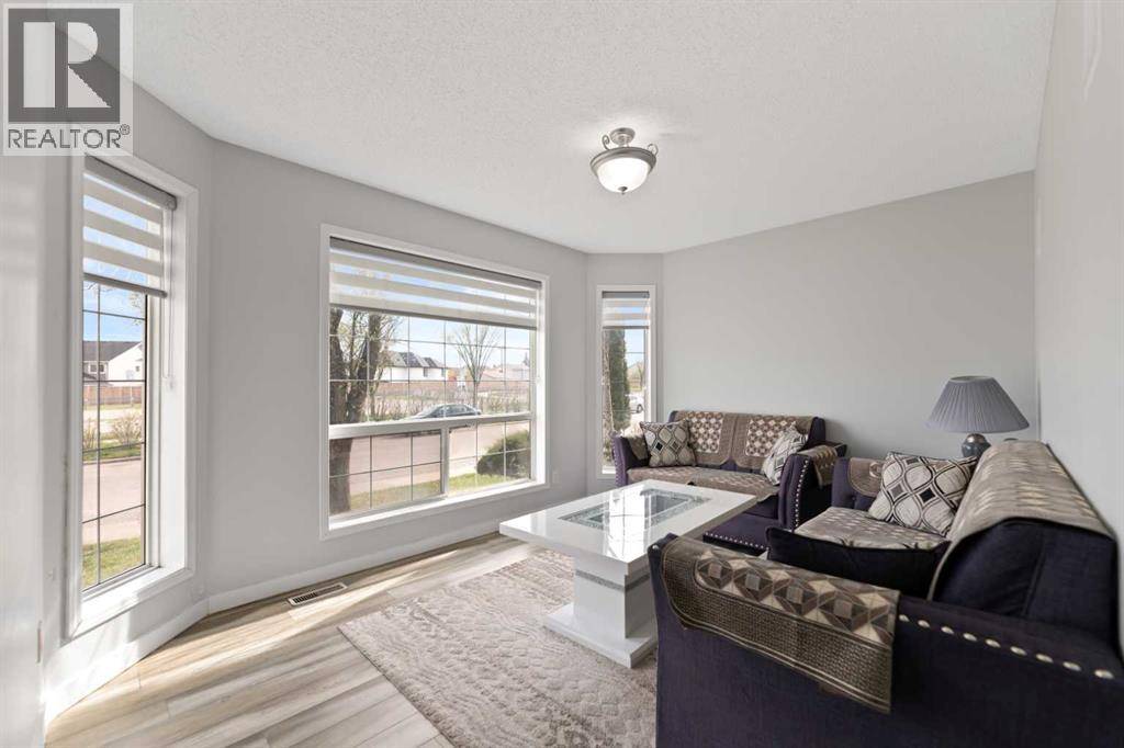 14 Tarington Park NE, Calgary, AB T3J3V6