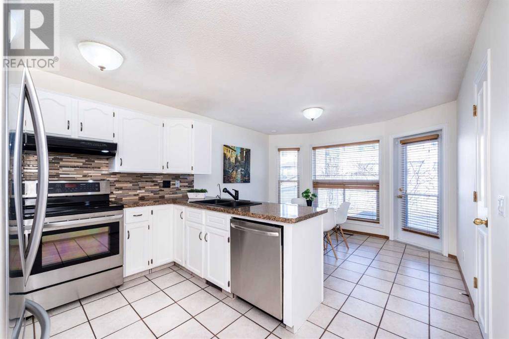 251 Douglas Woods Drive SE, Calgary, AB T2Z2E8