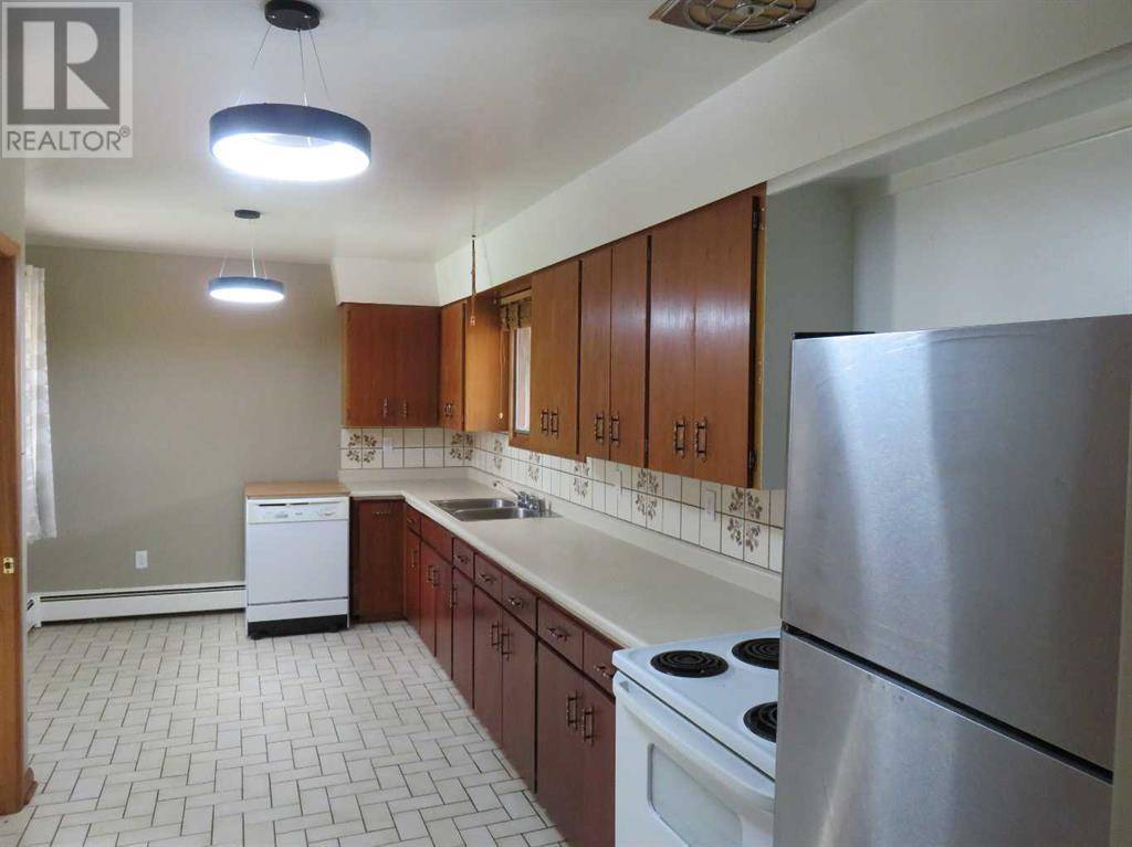 Medicine Hat, AB T1A6H8,574 1 Street NW