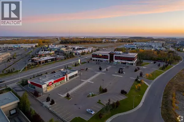 15 Royal Vista Place NW, Calgary, AB T3R0N2