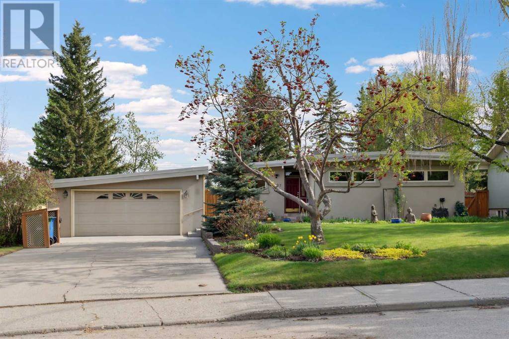 2427 Sovereign Crescent SW, Calgary, AB T3C2M4