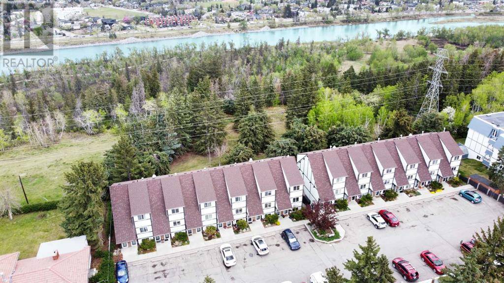 Calgary, AB T3C2Y8,4, 304 Cedar Crescent SW
