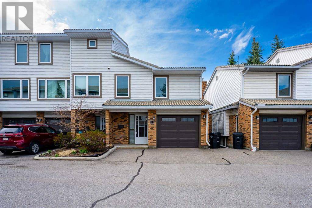 215 Coachway Lane SW, Calgary, AB T3H2V9