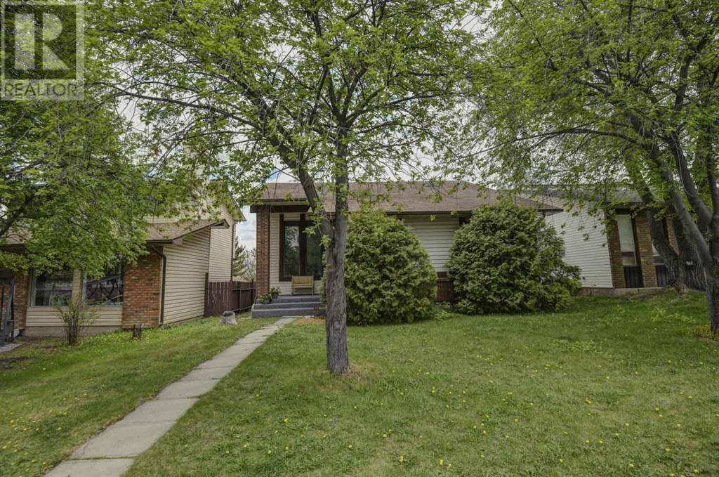 Calgary, AB T3K1V4,48 Bermondsey Way NW