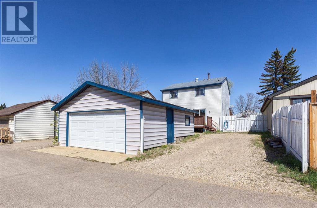 Fort Mcmurray, AB T9H4T1,105 Bird Crescent
