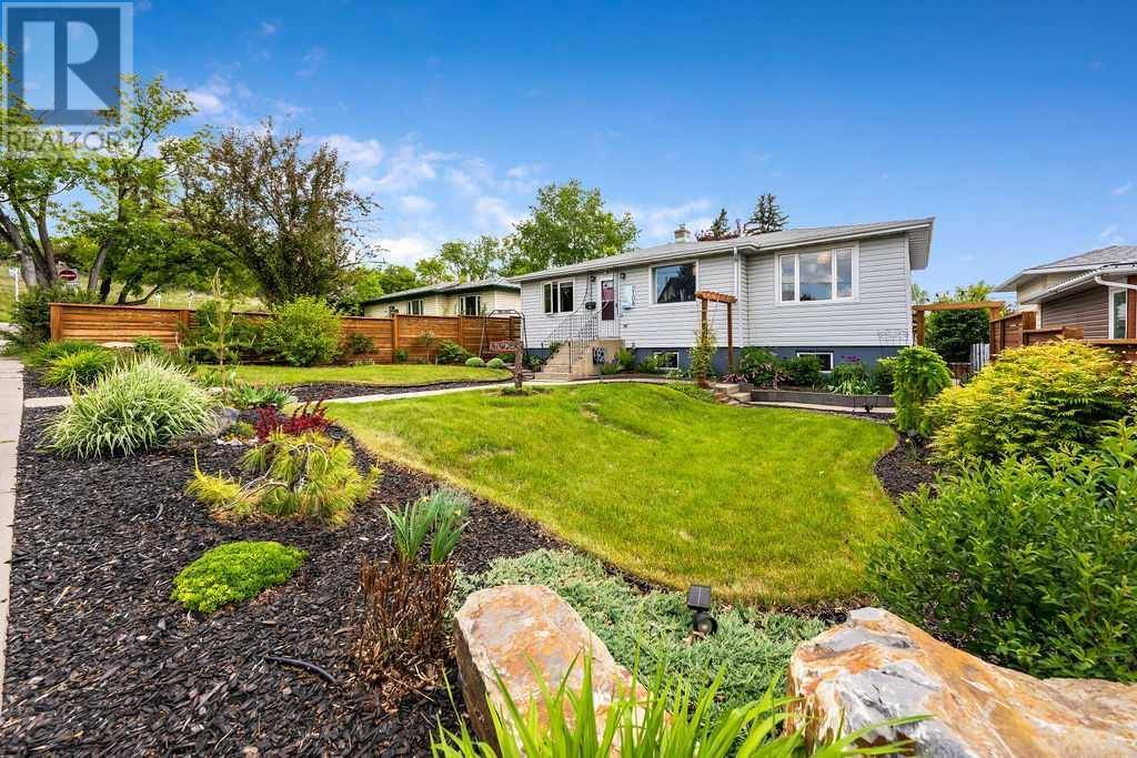 Calgary, AB T3B1C4,2108 52 Street NW