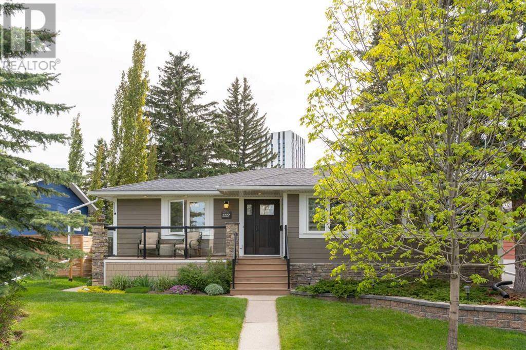2227 Halifax Crescent NW, Calgary, AB T2M4E1