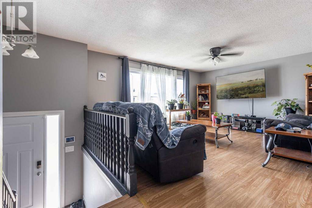 Medicine Hat, AB T1B2W8,18 Elder Avenue SE