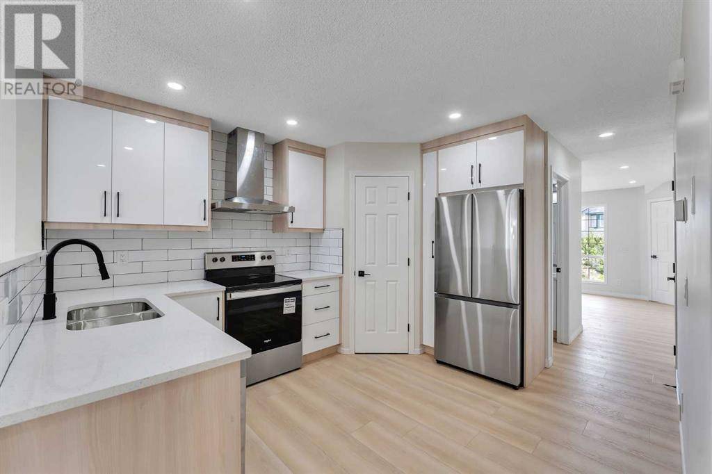 135 Hidden Way NW, Calgary, AB T3A5S7