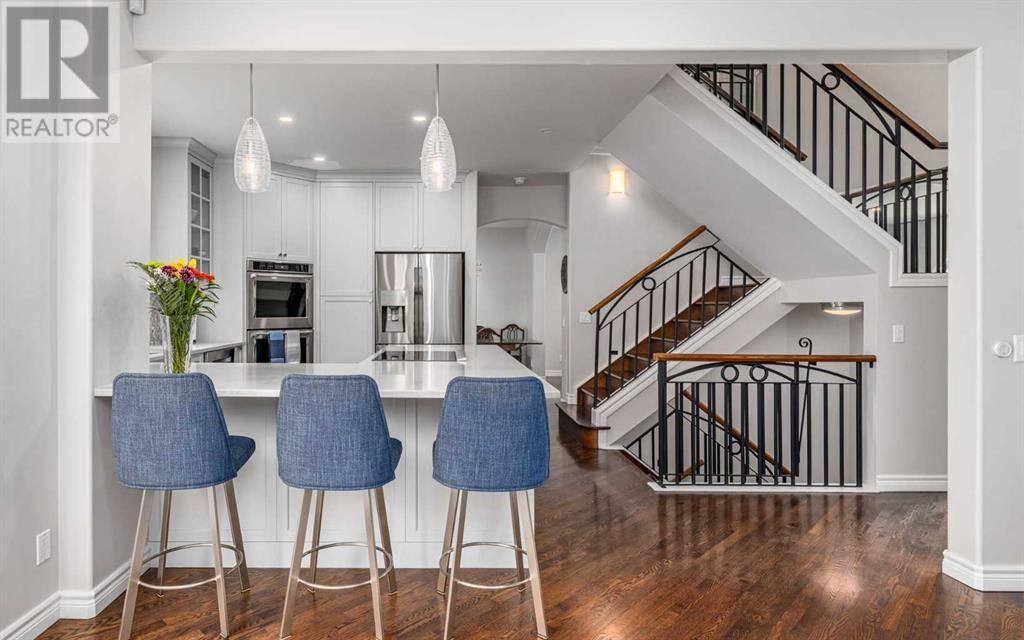 17 Patterson Park SW, Calgary, AB T3H3A8