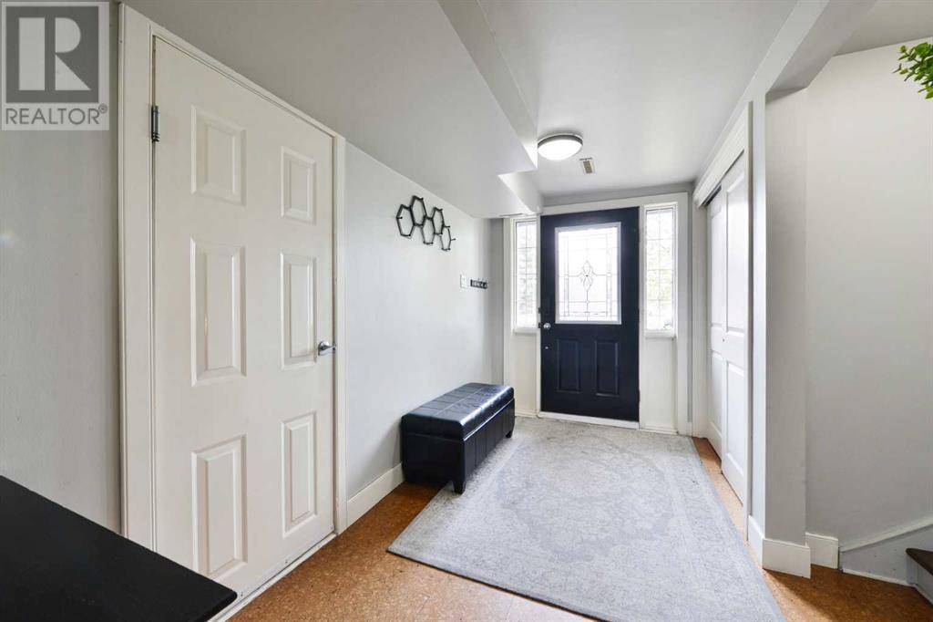 Calgary, AB T2V3K1,48 Hobart Road SW