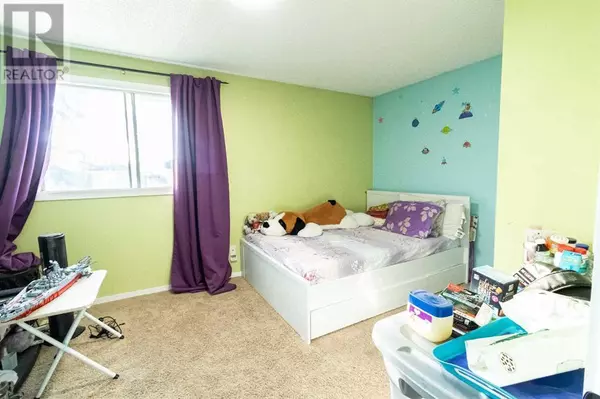 Calgary, AB T3J1E1,78, 1155 Falconridge Drive NE