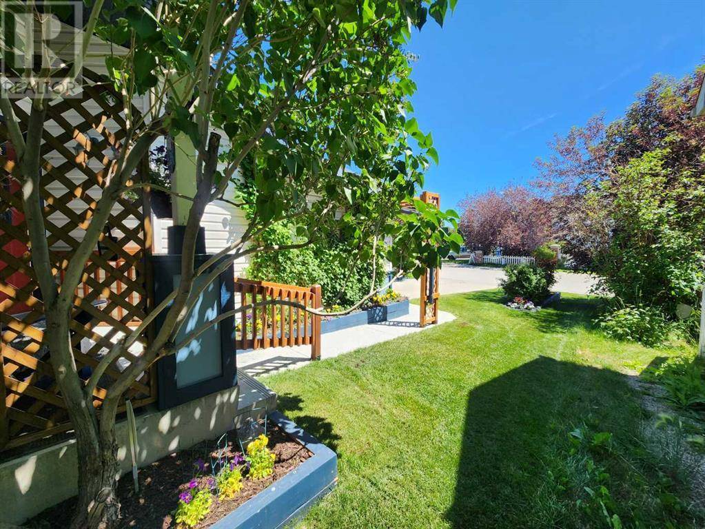 Calgary, AB T3K5R3,12 Covepark Close NE