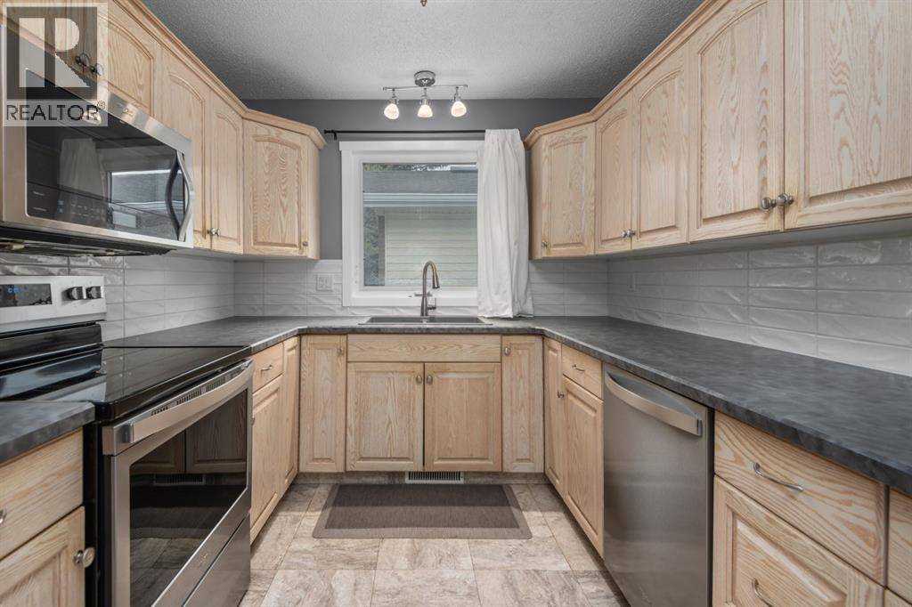 Okotoks, AB T1S1C8,113 Thorson Crescent