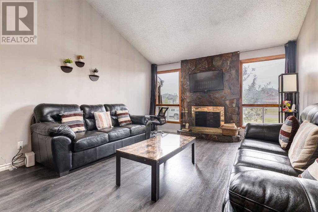 Calgary, AB T3J1N6,91 Castleridge Crescent NE