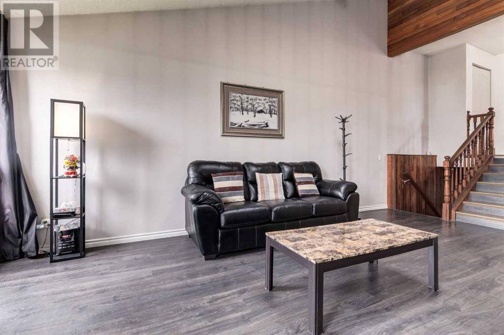 Calgary, AB T3J1N6,91 Castleridge Crescent NE