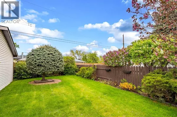Calgary, AB T2A2W6,60 Marbrooke Circle NE