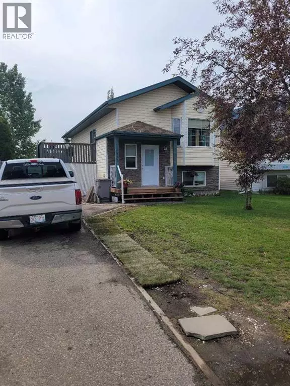 9405 Lakeland Drive, Grande Prairie, AB T8X1N5