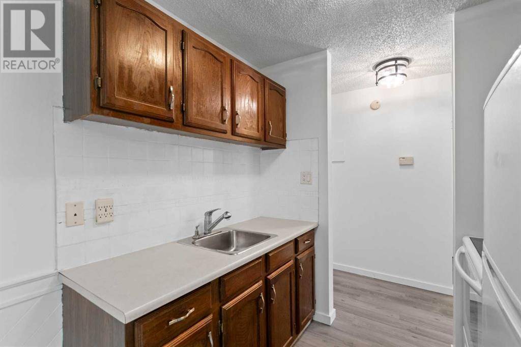 Calgary, AB T2V0G9,206, 635 56 Avenue SW