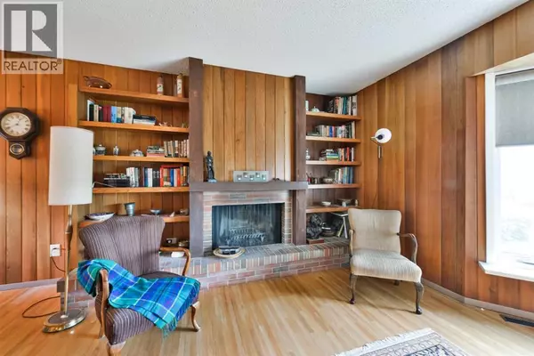 Calgary, AB T3E5G9,5712 Layzell Road SW