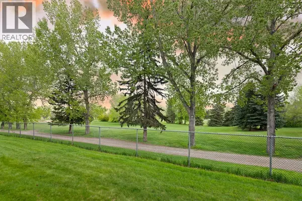 Calgary, AB T3C2Z1,2108, 24 Hemlock Crescent SW