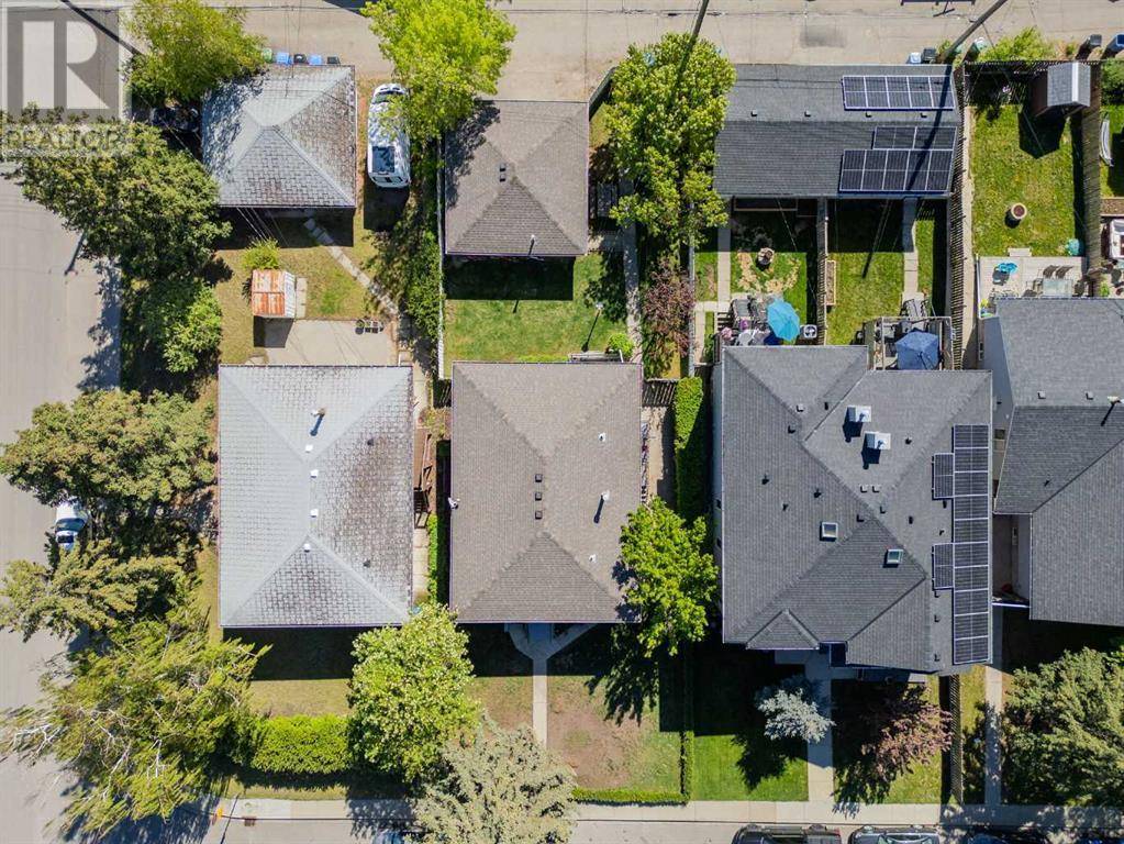 Calgary, AB T3C2A4,1604 43 Street SW