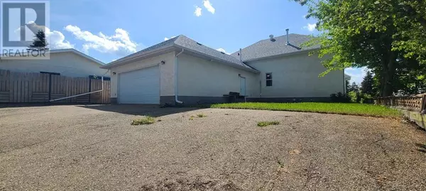 4013 45 street, Ponoka, AB T4J1B7