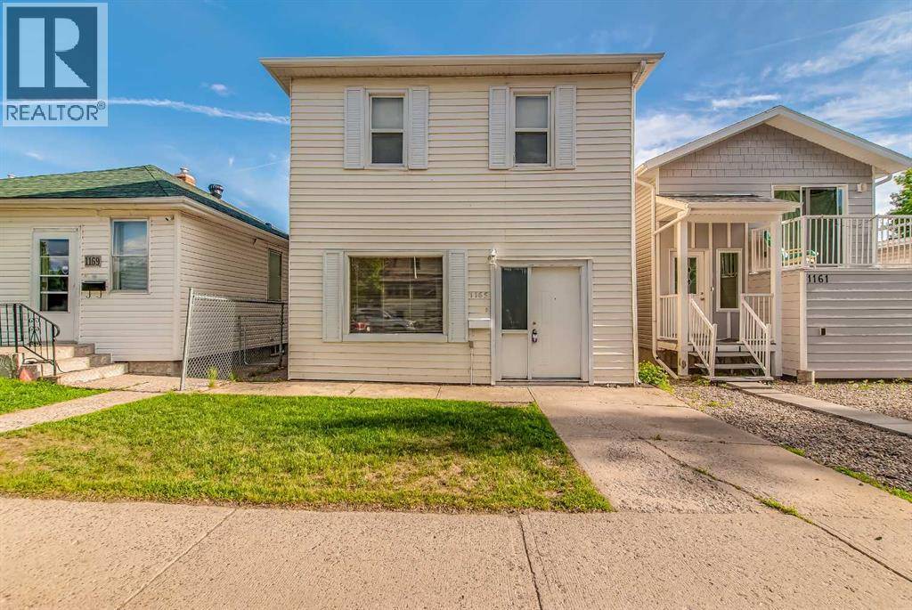 1165 Queen Street SE, Medicine Hat, AB T1A1B3
