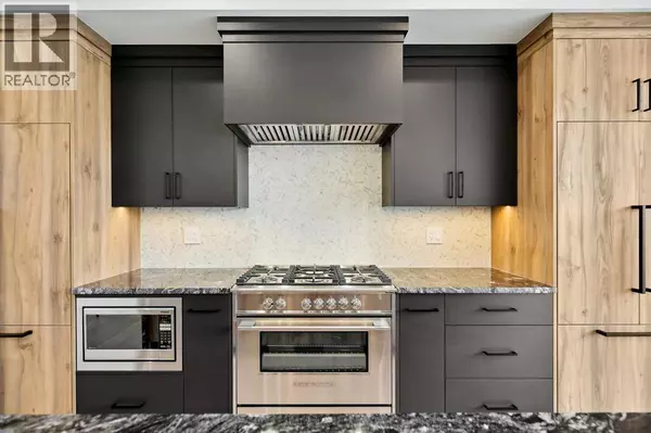 Canmore, AB T1W2E3,512 8th Avenue