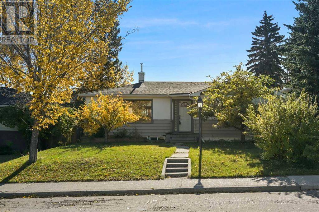 3243 Kenmare Crescent SW, Calgary, AB T3E4R4