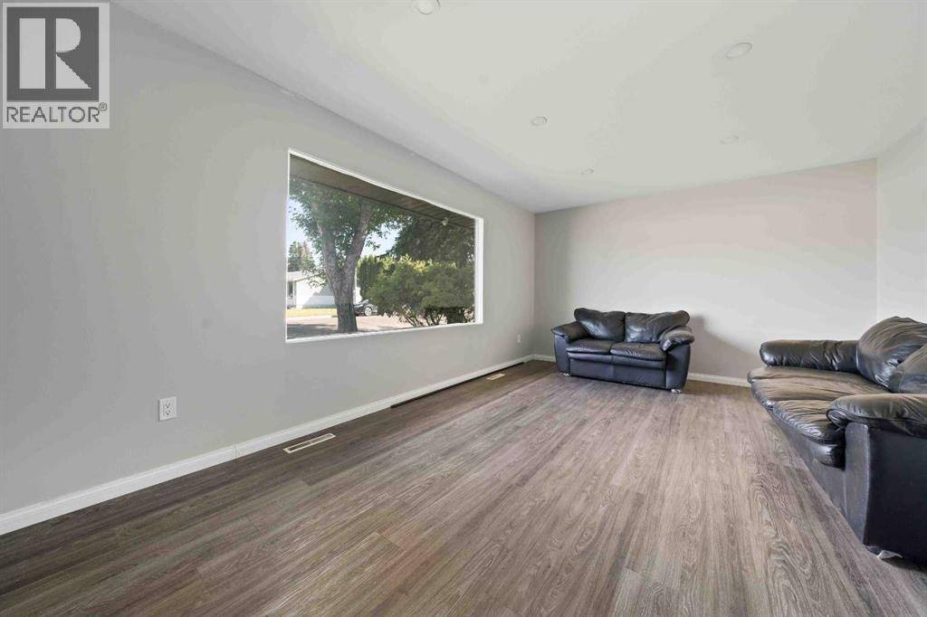 Medicine Hat, AB T1A2J1,1872 29 Street SE