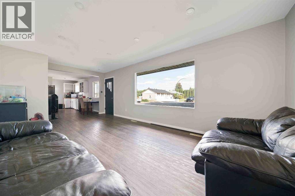 Medicine Hat, AB T1A2J1,1872 29 Street SE