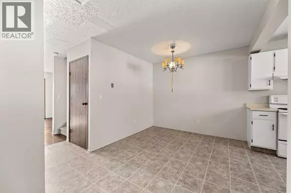 Didsbury, AB T0M0W0,18, 1706 22 Avenue