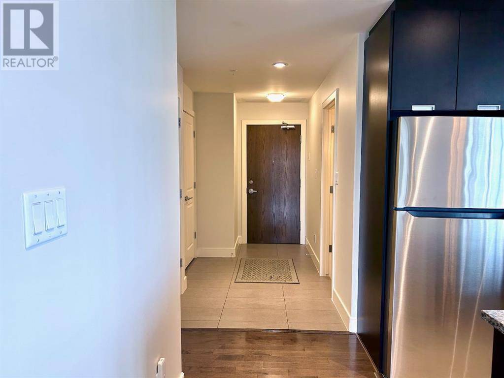 Calgary, AB T3C3X7,605, 99 Spruce Place SW