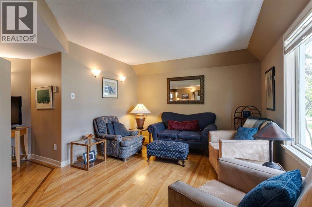 Calgary, AB T2M1S1,2009 22 Avenue NW