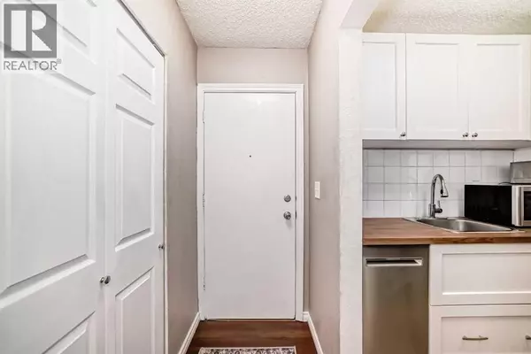 Calgary, AB T3C1S5,203, 1113 37 Street SW