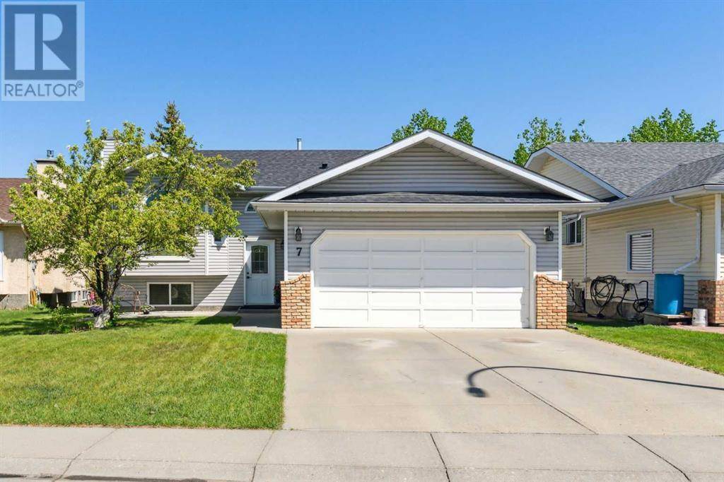 Cochrane, AB T4C0J8,7 West Mackay Crescent