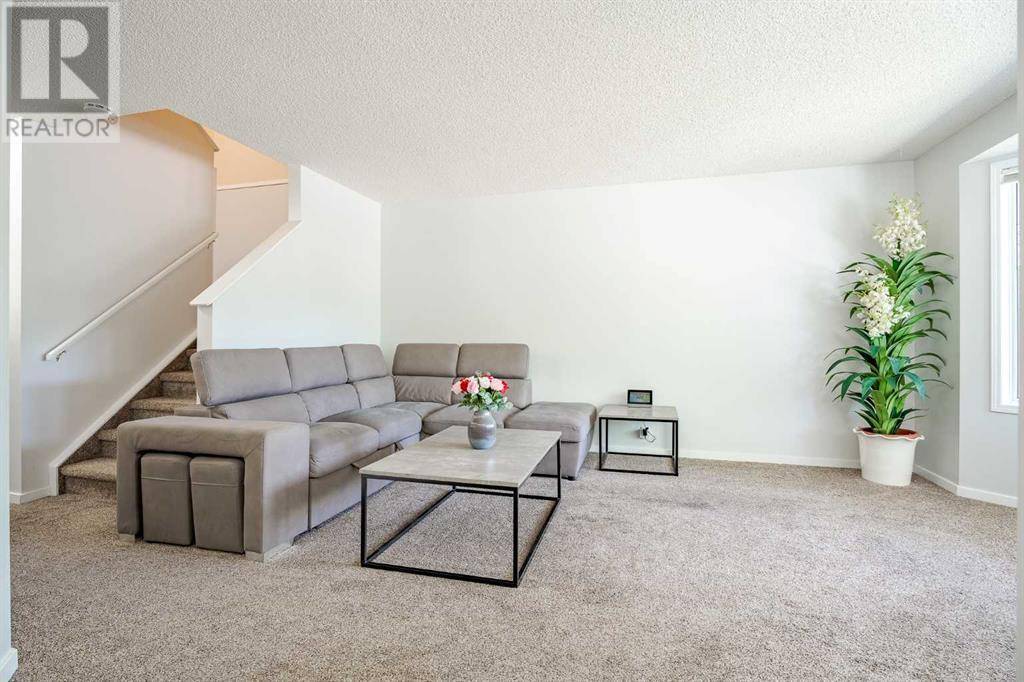 Calgary, AB T3J3P3,127 Martin Crossing Court NE