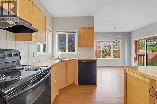 Calgary, AB T3G5S8,14 Rockborough Park NW